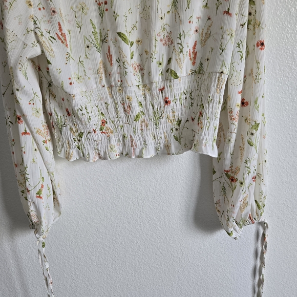 H&M Short V-neck Blouse Floral Women  Size Large - Picture 4 of 7